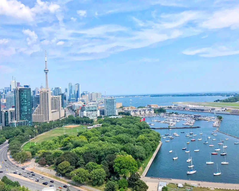 Live and Work in Toronto: A Complete Guide to Canada’s Largest City